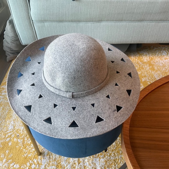 Never Worn Anthropologie Renee’s Accessories NYC Grey Brimmed Hat - Picture 4 of 5